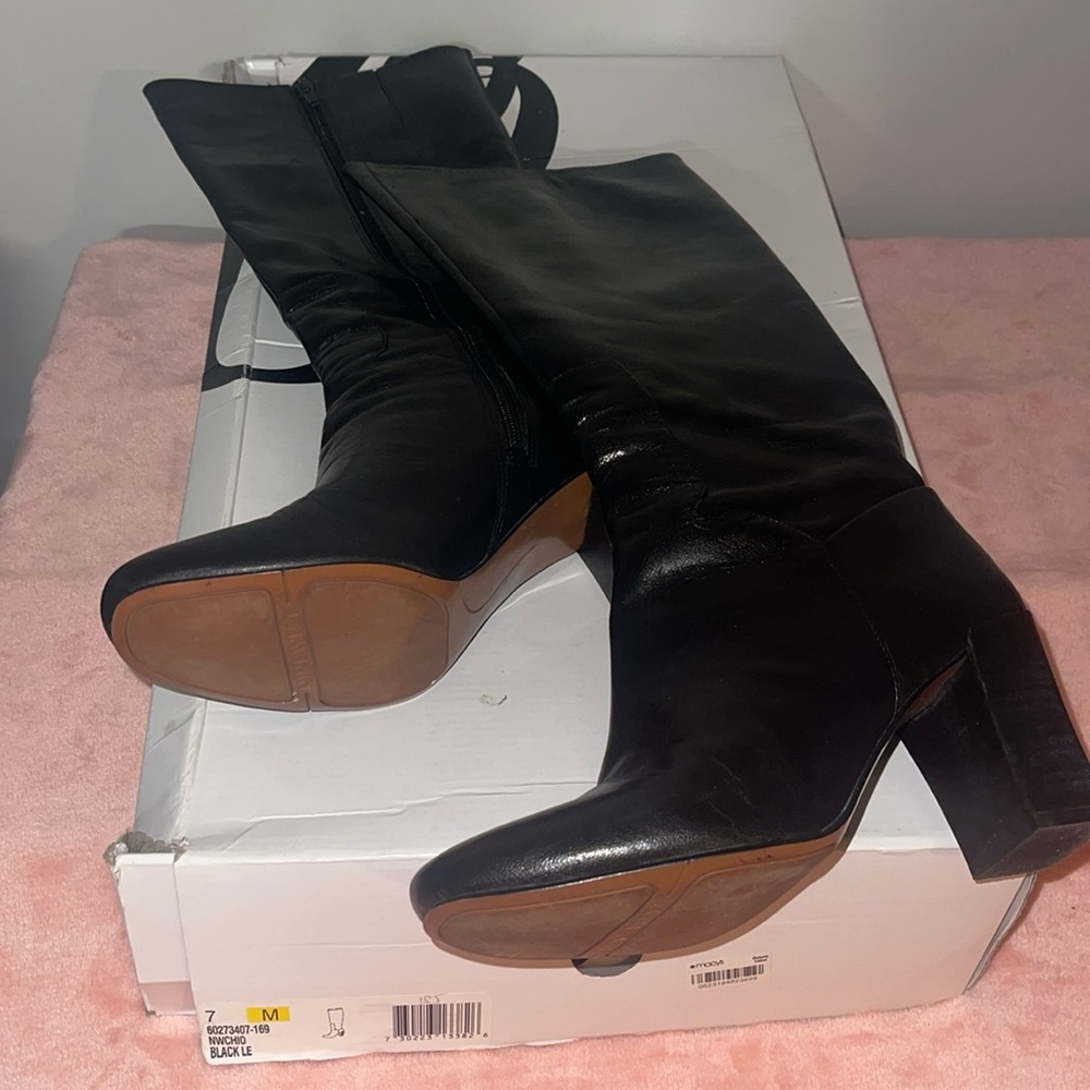 Sz 7 Black tall boot leather